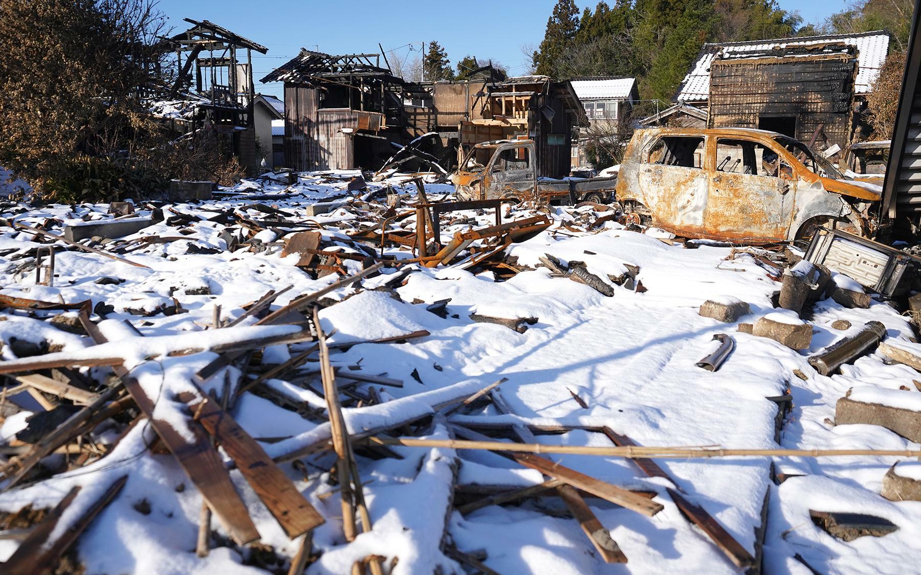 津波後の火災で20軒ほどが全焼してしまった白丸地区の集落＝1月17日、筆者撮影