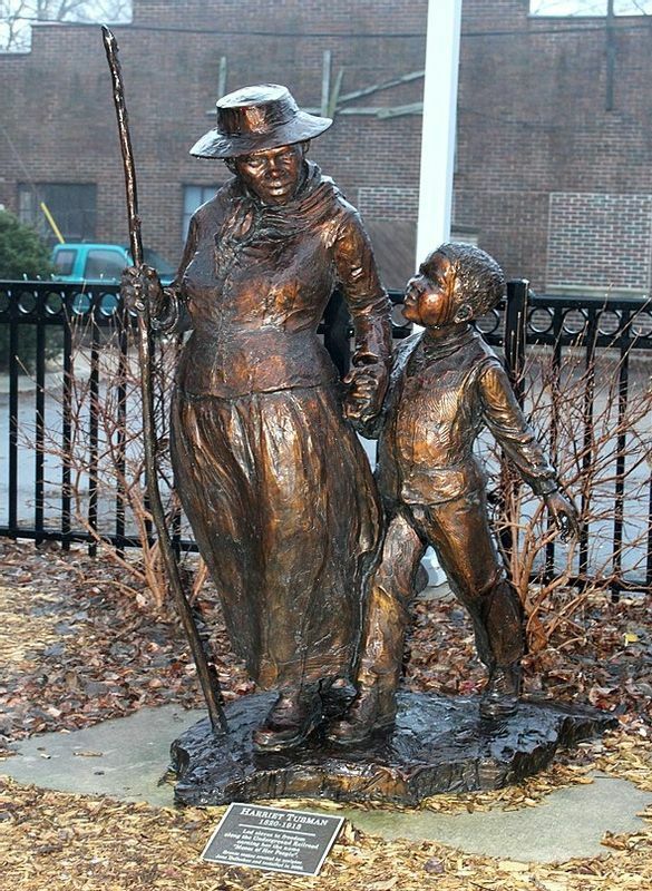 ハリエット・タブマンの像（Jane DeDecker制作）。「地下鉄道」の救出作戦にも命を懸けて13回参加し、南部から多くの奴隷を助け出した。