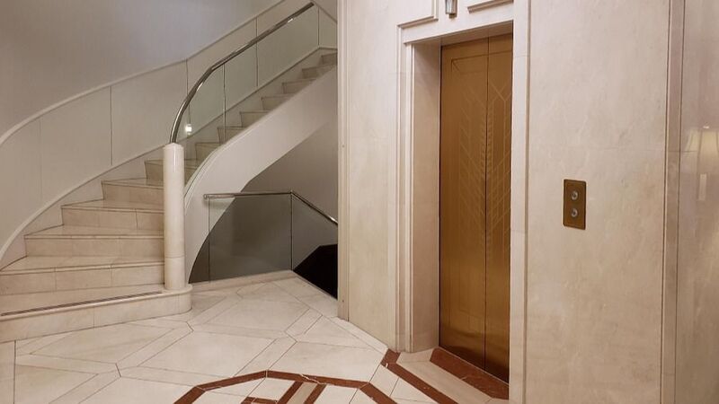 スーツケース階段運び炎上ホテル 現場取材でわかった真相 そもそも階段で荷物を運ぶホテルではなかった 瀧澤信秋 個人 Yahoo ニュース スーツケース階段運び炎上ホテル 現場取材でわかった真相 そもそも階段で荷物を運ぶホテルではなかった 瀧澤信秋 個人 Yahoo ニュース