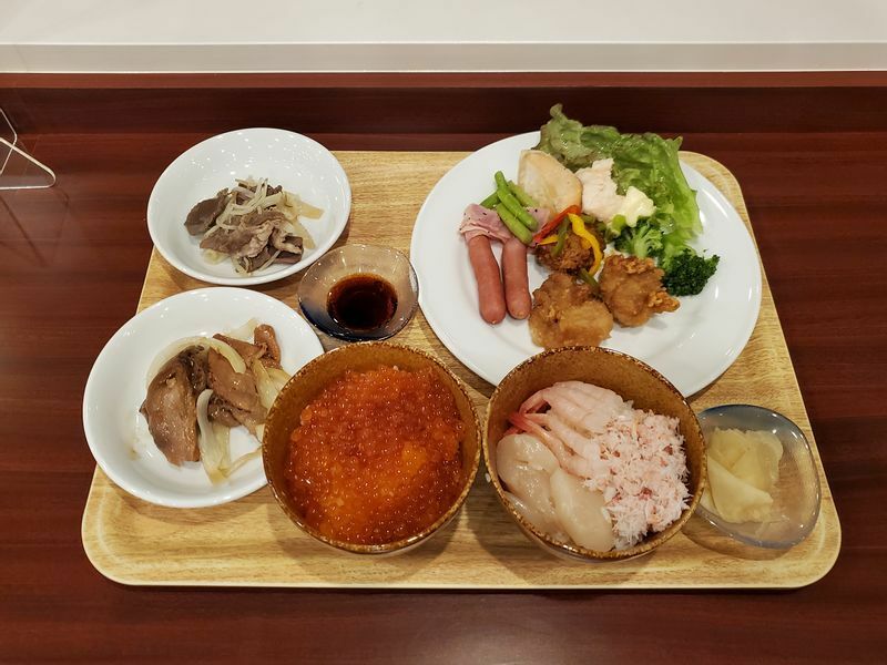 豚丼やジンギスカンなども並ぶベッセルイン札幌中島公園の朝食（筆者撮影）