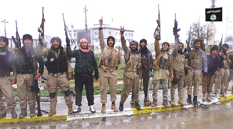 2014年シンジャルを制圧したIS。現在、ISは軍事的に敗退し、支配地域を失いつつあるが、ヤズディ教徒たちは「いつかまた過激組織に狙われる」と口を揃えて言う。（2014年・IS映像）