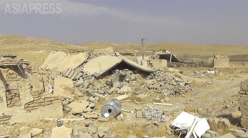 シンジャル近郊の村のノビラス一家の家。ISに爆破された。住民が戻れないよう、民家を徹底的に破壊したという。（2016年9月・イラク・シンジャル近郊ソラグ村・撮影：玉本英子）