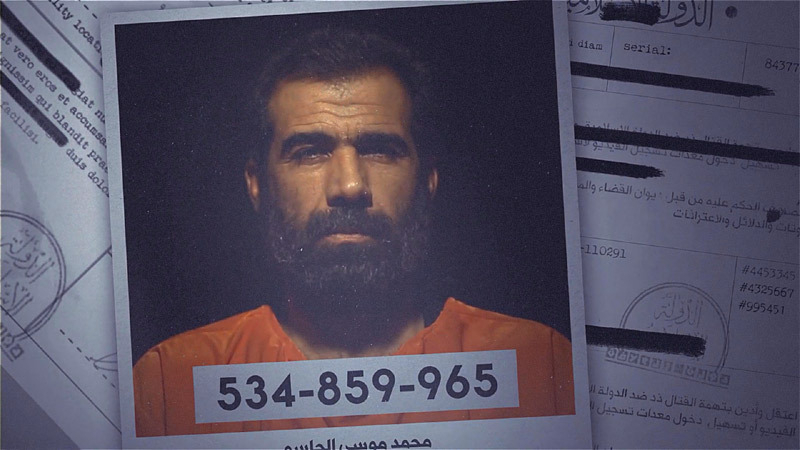 反IS活動団体「ラッカは静かに虐殺されている」メンバーの父親を処刑するIS。IS映像では、オレンジ色の「囚人服」を着せられ銃殺されるシーンが映る。(2015年・IS映像)