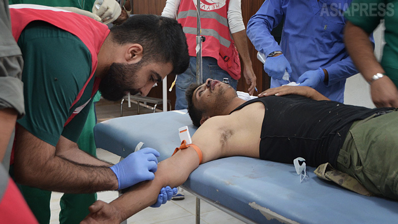 ラース・アル・アインでトルコ軍機の空爆を受け、負傷し、病院に搬送されてきたシリア民主軍（ＳＤＦ）戦闘員。（2019年10月・シリア、テル・タミル　玉本撮影）