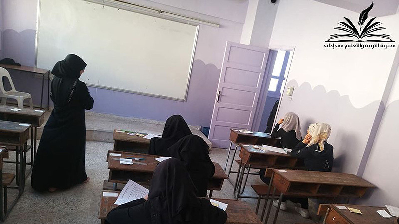 内戦中も試験はある。写真はイドリブ北東カフル・タハリムでの試験の様子。（2020年9月１日：イドリブ教育局写真より）