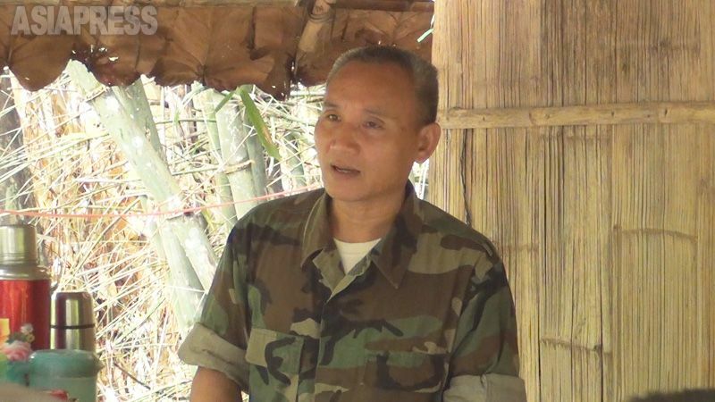 2012年に取材したカレン民族解放軍(KNLA)第５旅団のボジョーへー司令官（現：KNLA副総司令官中将）。「民政移管」後でも、国軍が権力にとどまることに警戒を緩めなかった。（2012年４月、ミャンマー南東部・玉本英子撮影）