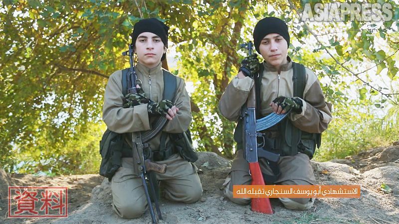 ISに拉致され、戦闘員にされたヤズディ少年たち。2017年のIS映像に登場した二人は、いずれもシンジャル出身と話し、「ヤズディは悪魔崇拝」などと話す。（IS映像）