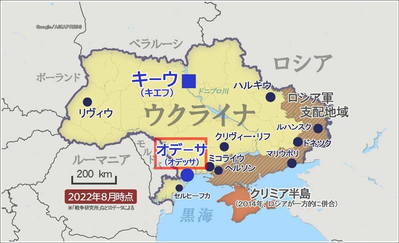 ダーシャさんが暮らすウクライナ南部オデーサ。陸軍中佐だった父、ヴィターリさんは7月末、ミコライウでの任務中にロシア軍の攻撃を受け、亡くなった。地図は2022年８月の状況。（地図作成：アジアプレス）