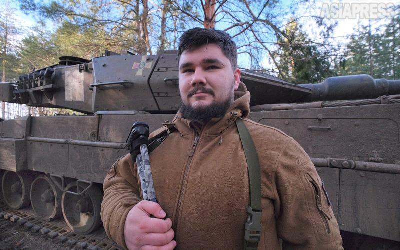 ゲーリク戦車長は22歳。2021年に陸軍に入隊。その翌年にロシア軍の侵攻が始まった。(2024年2月ドネツク州・撮影：玉本英子）