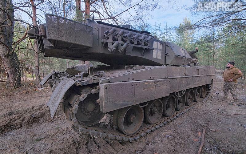 第21独立機械化旅団のレオパルト2A6のうち、すでに一部が破壊または損傷。交戦地帯テルニでは残ったままの車両もあり、ロシア軍側も鹵獲しようとしているという。(2024年2月ドネツク州・撮影：玉本英子)