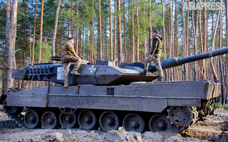 ロシア軍にとって戦車は最も破壊したい標的のひとつ。さらにドイツ供与の西側最新鋭戦車は軍事的だけでなく政治的に大きな意味を持つ。(2024年2月ドネツク州・撮影：玉本英子）