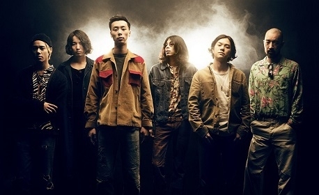 左からKCEE(DJ)､TAIHEI(Key)､YONCE(Vo)､OK(Dr)､TAIKING(G)､HSU(B)