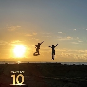 10thアルバム『Powers of Ten』(11月18日発売)