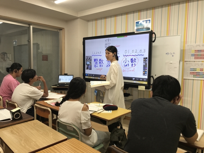 筆者運営のYSCグローバル・スクールにおいて高校進学を目指し平日の日中にフルタイムで学ぶ15歳以上の若者達。東京の西部にあるが、遠くは埼玉、神奈川、千葉からも往復3時間以上かけて通うケースもある程、支援機会が不足している