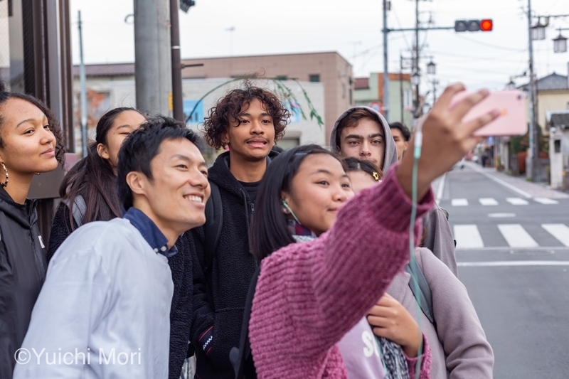 日本語教室は子どもや外国人保護者と地域との「仲介役」としての役割も担う。海外ルーツの子ども同士の出会いの場でもあり、大切な居場所でもある。(写真:森祐一)