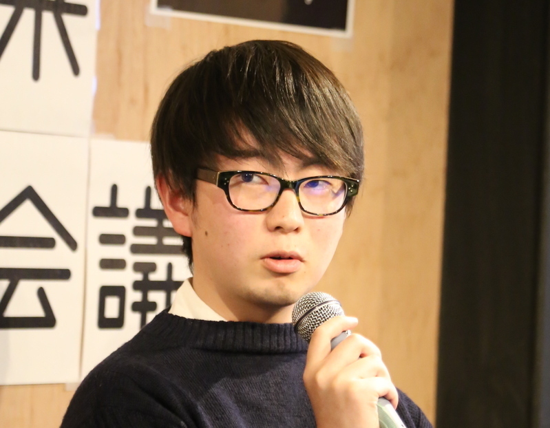 ITを活用した支援の課題について、トークイベントで解説する塚田さん