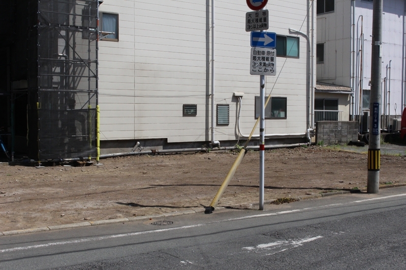 町屋の解体が進み更地が目立つ＝2018年4月、熊本市中央区（筆者撮影）