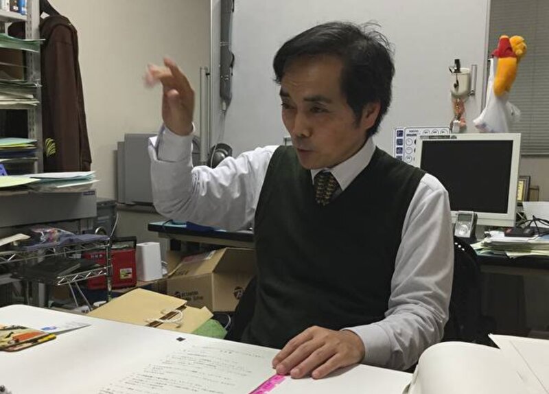 「今後もデマは増えるのではないか」と話す熊本学園大商学部の堤豊教授＝2017年2月、筆者撮影