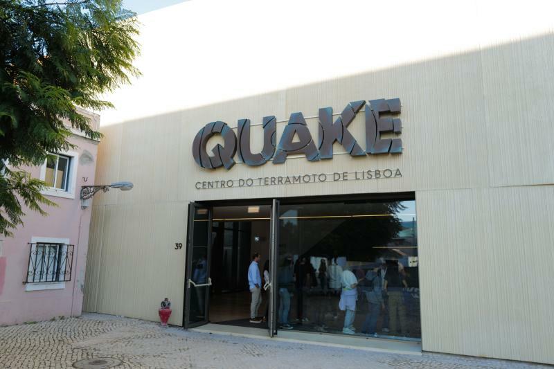 「Quake――リスボン地震センター」の入り口。土曜の午後に訪れたところ、行列ができていた