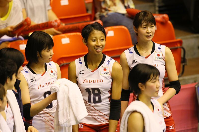 日本代表に初選出された15年。木村沙織さん(写真右)、古賀紗理那(写真左)と共にワールドグランプリに出場した