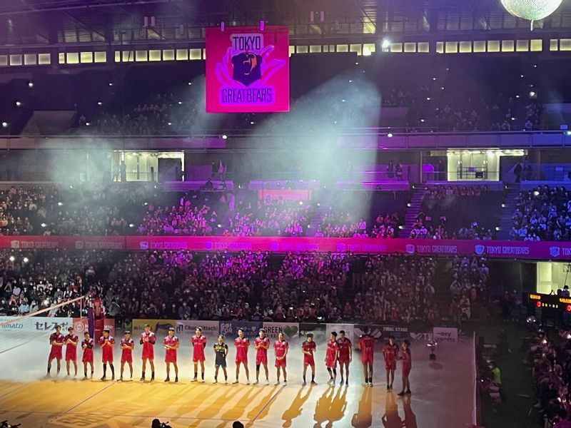 照明と音楽、映像、東京体育館でのホーム開幕戦ではさまざまな挑戦の姿勢を打ち出した（筆者撮影）