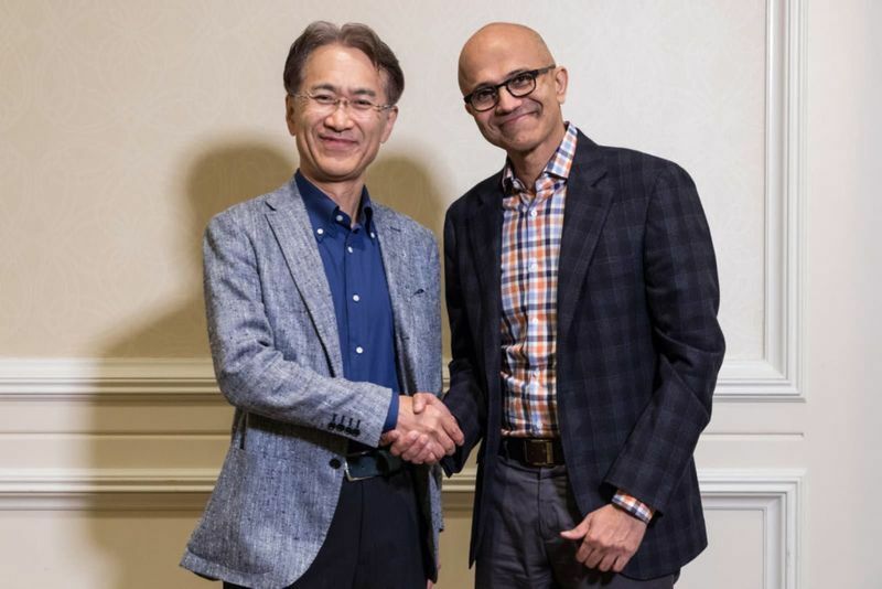 ソニー　社長 兼 CEO　吉田 憲一郎（左）　マイクロソフト CEO サティア ナデラ（右）