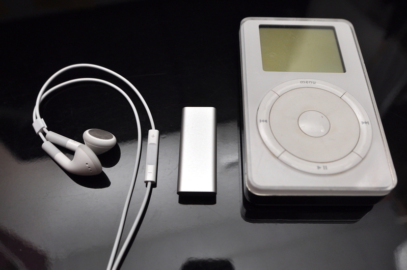 iPod shuffleと初代iPod。