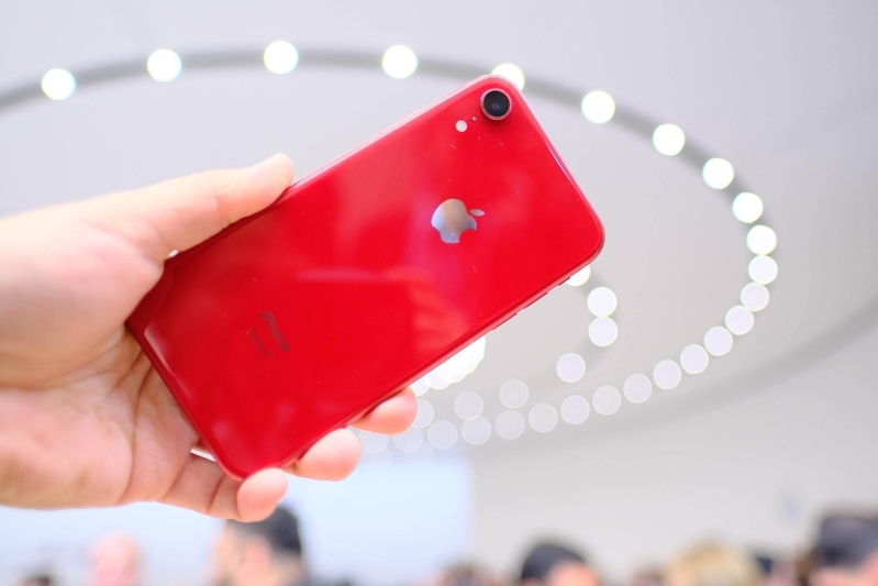 iPhone XR：(PRODUCT)RED