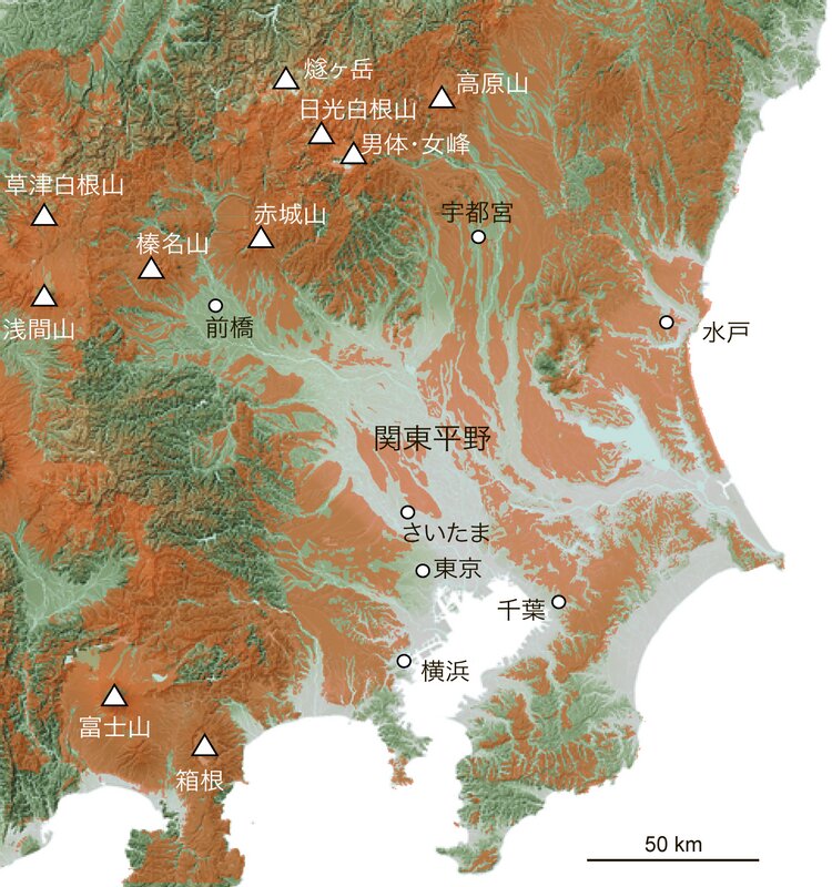 図　関東平野周辺の関東ローム層（オレンジ色）および活火山（三角）の分布（日本土壌インベントリーのデータを基に著者作成）。
