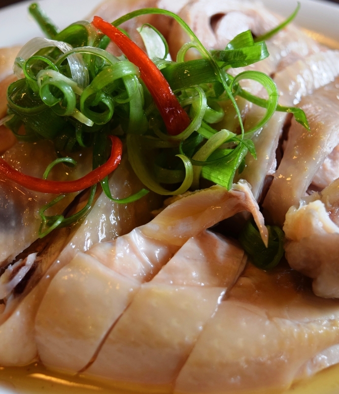 新竹県にある客家レストラン「番婆坑（ファンポウカン）」。地鶏、豆腐、山菜などの伝統料理が人気／著者撮影