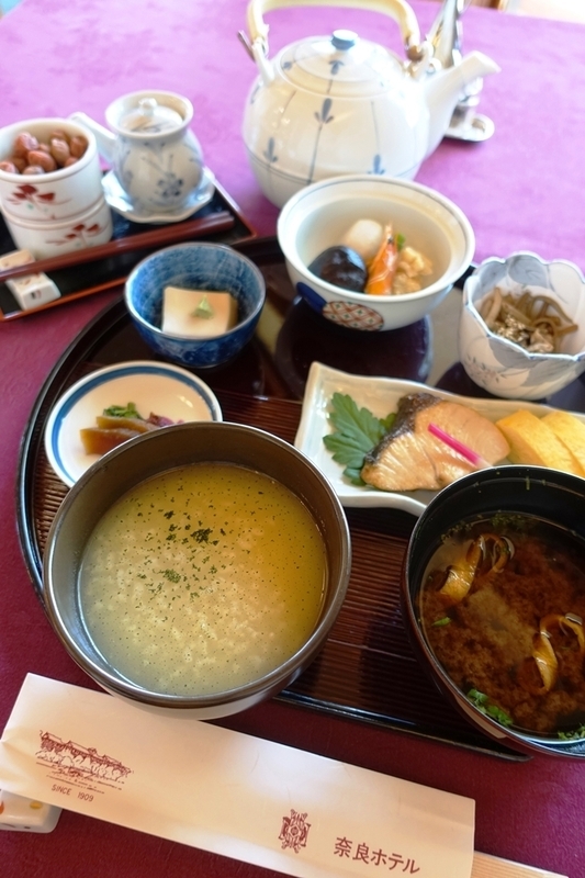 奈良ホテル名物といえば朝食の茶がゆ定食。一度は味わいたい／筆者撮影