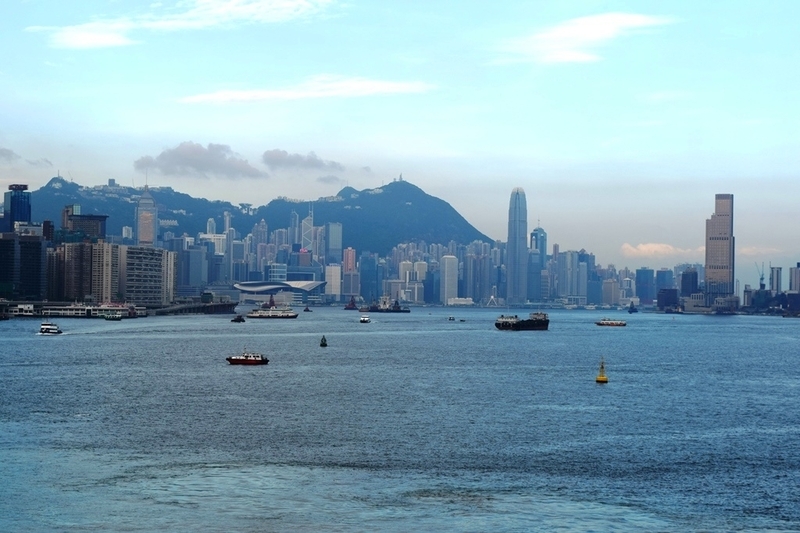 日曜の朝9:00前後に香港に入港。海からの眺望もすばらしい／筆者撮影