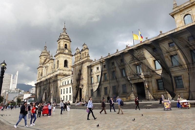 スペインからの独立運動を指揮したシモン・ボリバルを記念するボリバル広場は記念撮影スポット／筆者撮影