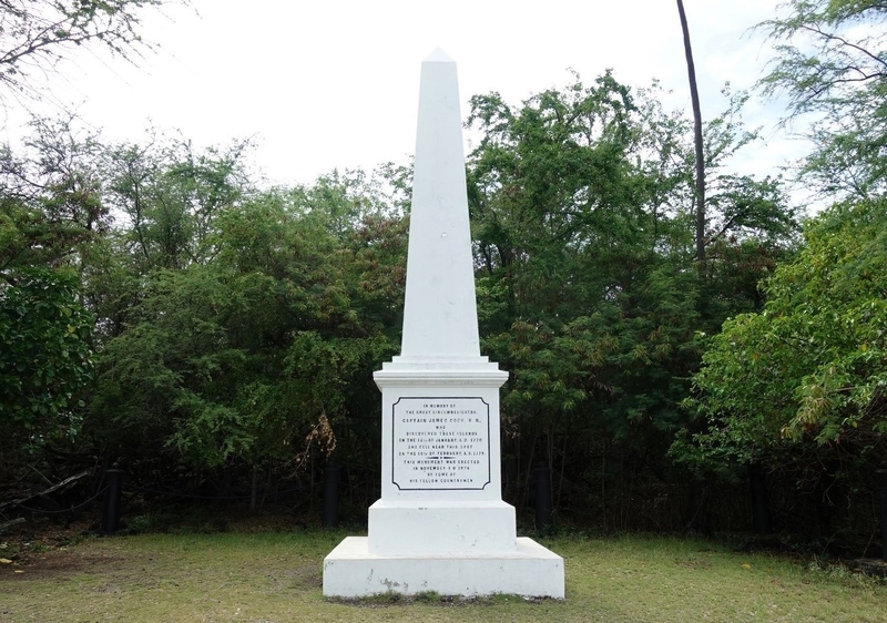 1874年に有志によって建てられたキャプテン・クック記念碑／筆者撮影