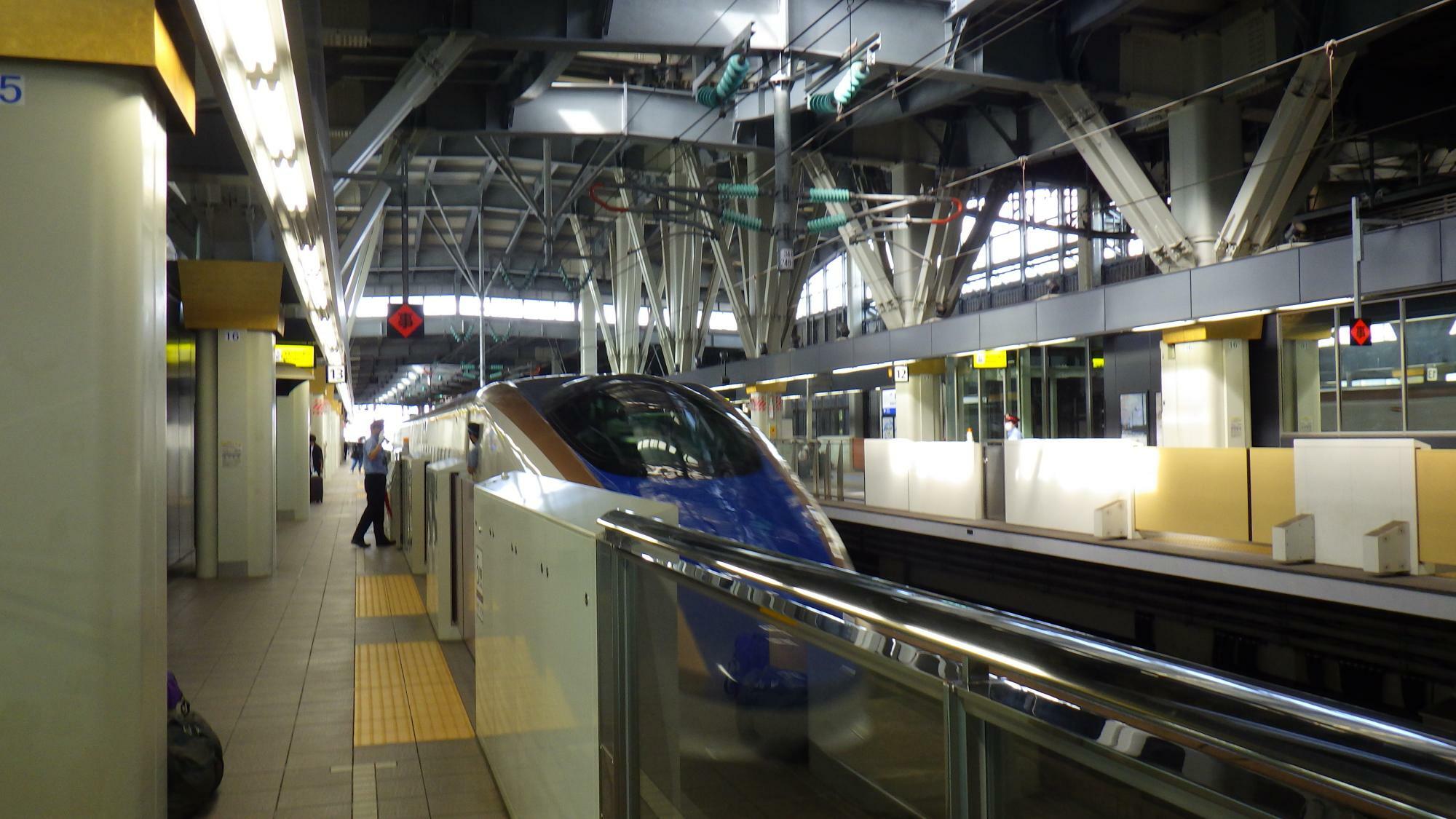 「かがやき」号。金沢駅で。