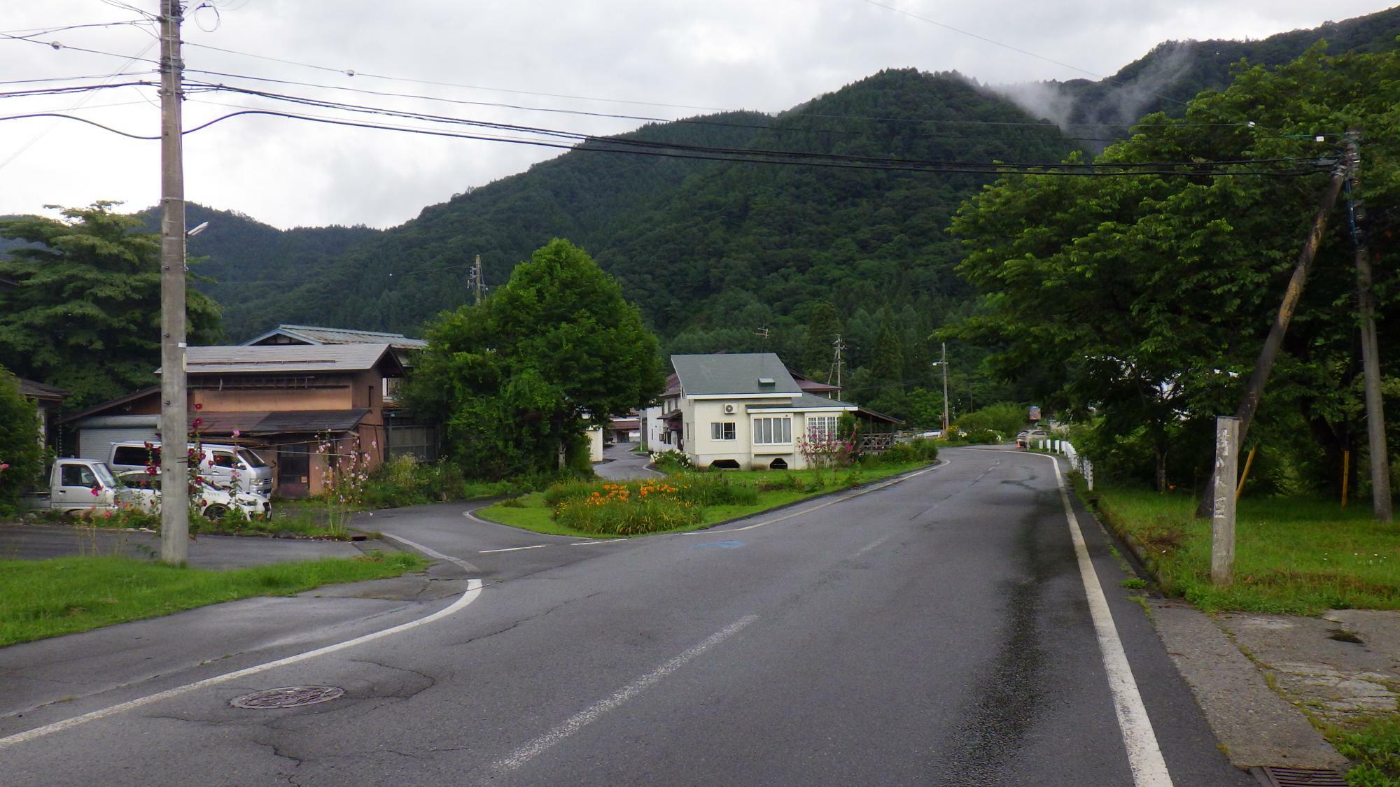 白馬村の全域の地価が急上昇しているのではない。写真は白馬駅から八方尾根スキー場とは反対側の地域の公示地「白馬-2」付近でインバウンドの影響が乏しいためか令和6年価格は前年比＋1.5％に留まる。