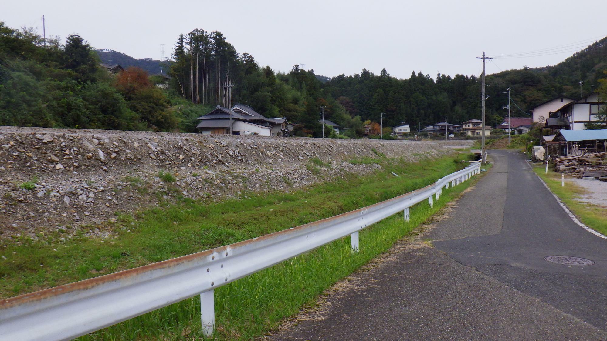 上記の白い農地を別のアングルで撮影。