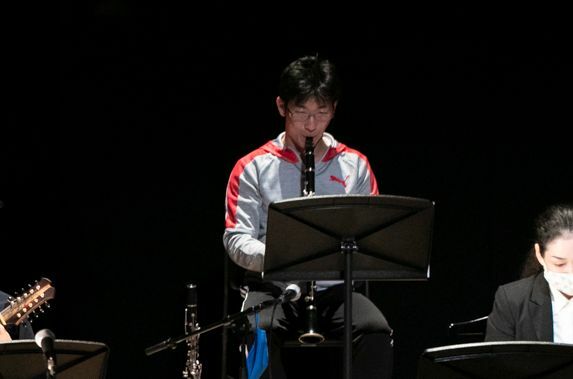 〈マタイ受難曲2021〉でクラリネットを奏でる土井徳浩（撮影／写真提供：永島麻実）