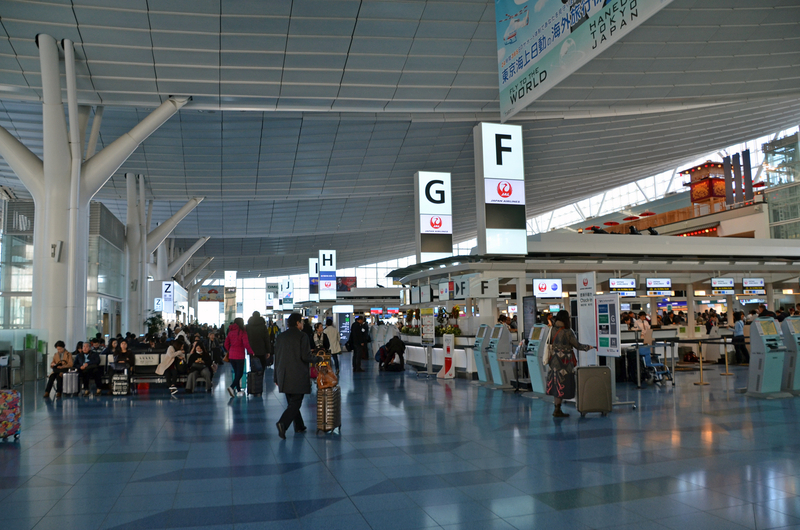 羽田空港国際線ターミナル。空港には早めに到着することを心掛けたい