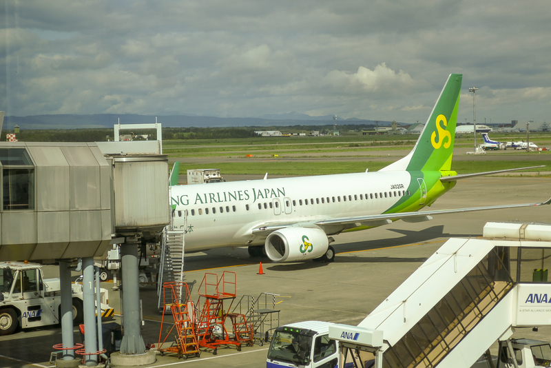 新千歳空港に駐機する春秋航空日本のボーイング737-800型機