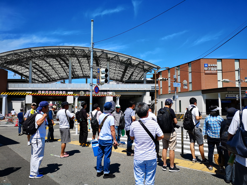 甲子園球場の玄関口である阪神電車・甲子園駅。吹き抜けのデザインも格好良い駅になっている（筆者撮影）