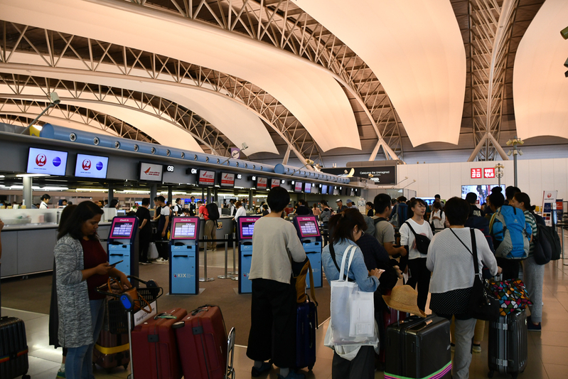 9月15日、前日から第1ターミナルの運用も再開され国際線チェックインカウンターにも多く人が集まる