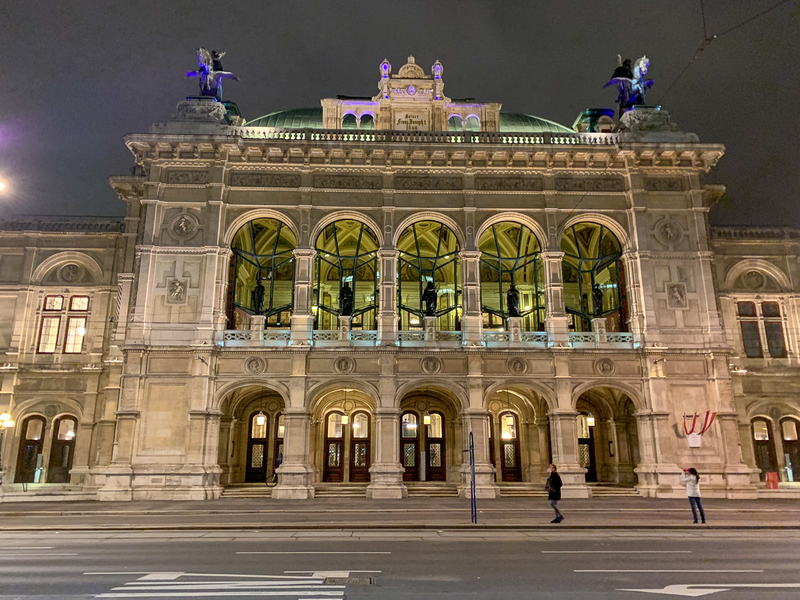 ウィーンのシンボルでもあるウィーン国立歌劇場（2018年12月、筆者撮影）