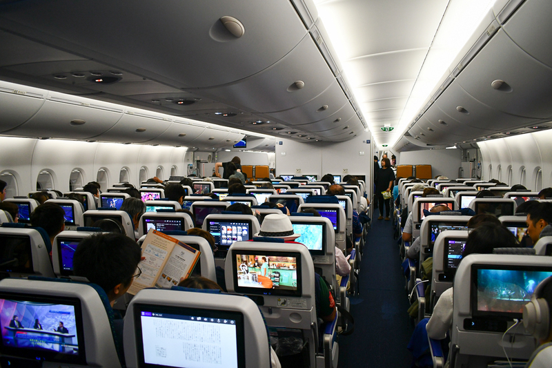 初便のA380ホノルル行きの機内（エコノミークラス）