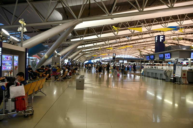 関西国際空港第1ターミナル4階の国際線チェックインカウンター
