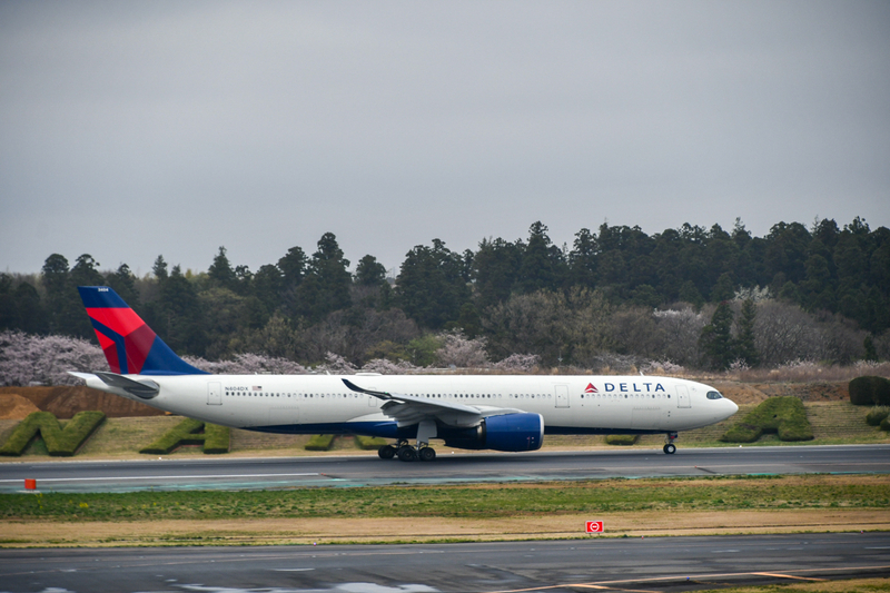 アメリカから成田への最後の到着便となったシアトルからのDL167便（エアバスA330型機）