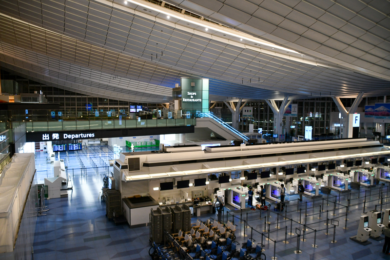 羽田空港第3ターミナル(旧国際線ターミナル)チェックインカウンター(4月4日午後10時頃撮影)