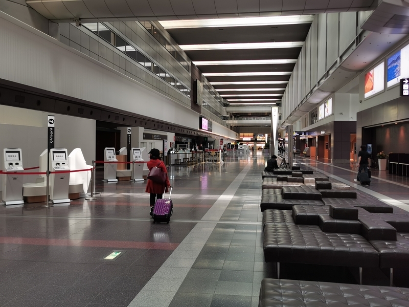 JALでは、第1ターミナル北ウイングのチェックインエリアを閉鎖し、全便南ウイングでの運用となっている（4月17日、筆者撮影）
