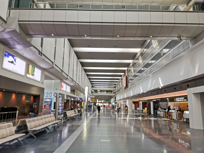ゴールデンウィーク初日のJAL便が出発する羽田空港第1ターミナル。同様に閑散としていた（4月29日、筆者撮影）