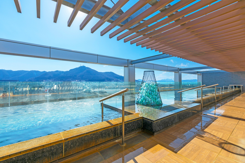 函館山を一望できる露天風呂が人気の「センチュリーマリーナ函館」（ホテル提供写真）